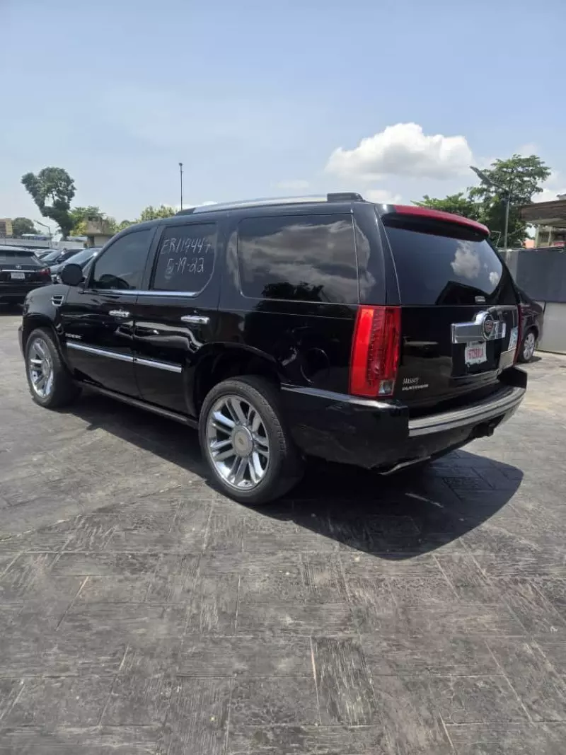 Cadillac Escalade   - 2014