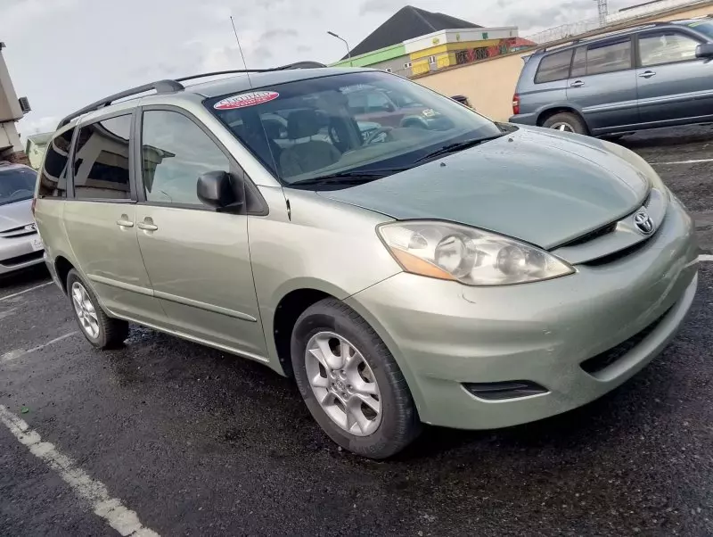 Toyota Sienna   - 2006