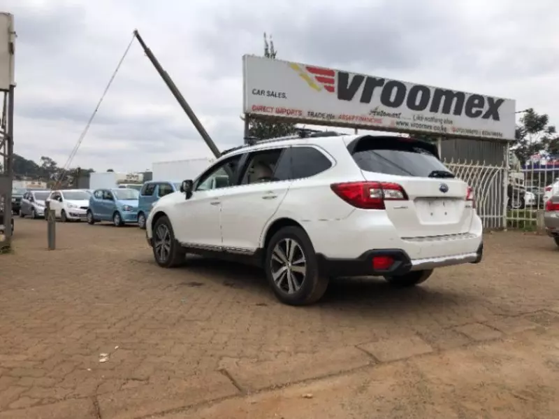 Subaru Outback   - 2018