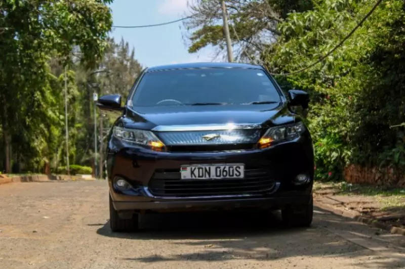Toyota Harrier   - 2016
