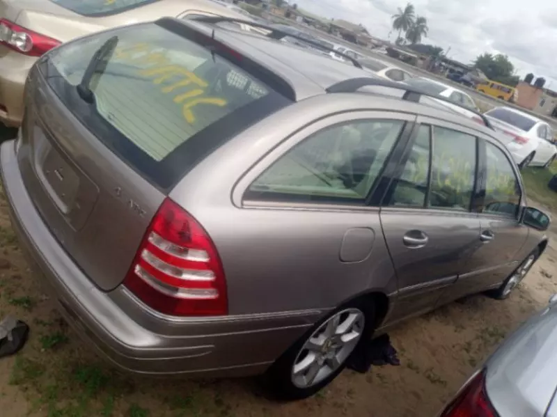 Mercedes-Benz C 240   - 2005