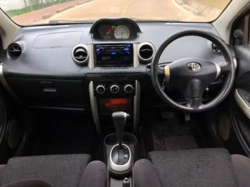 Toyota Ist    - 2003