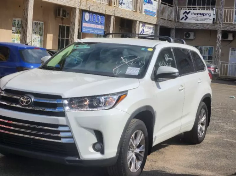 Toyota Highlander   - 2016