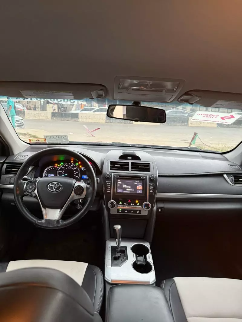 Toyota Camry   - 2014
