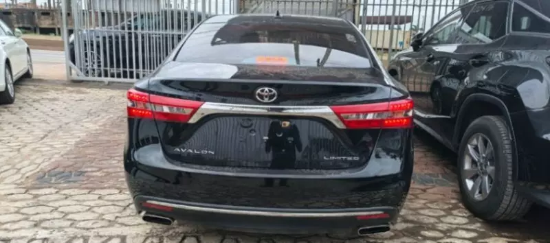 Toyota Avalon   - 2016