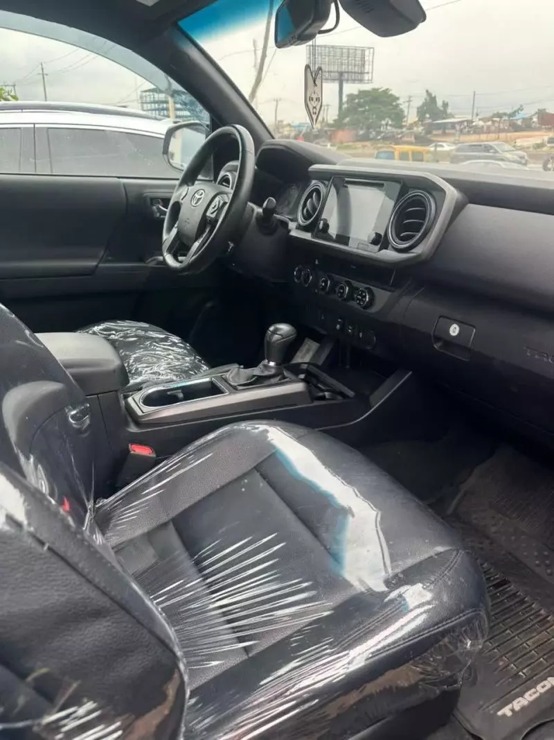 Toyota Tacoma   - 2018