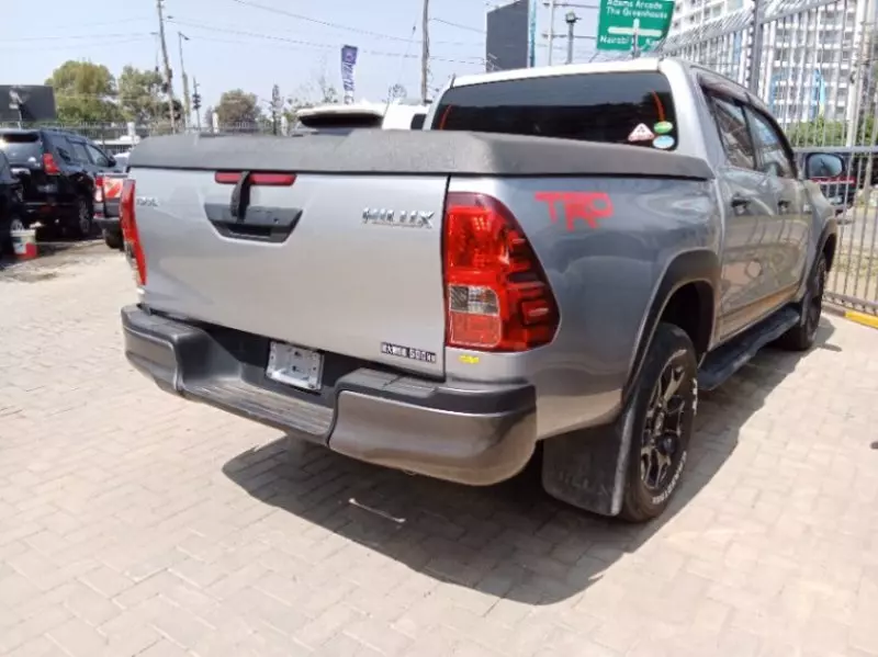 Toyota Hilux    - 2019