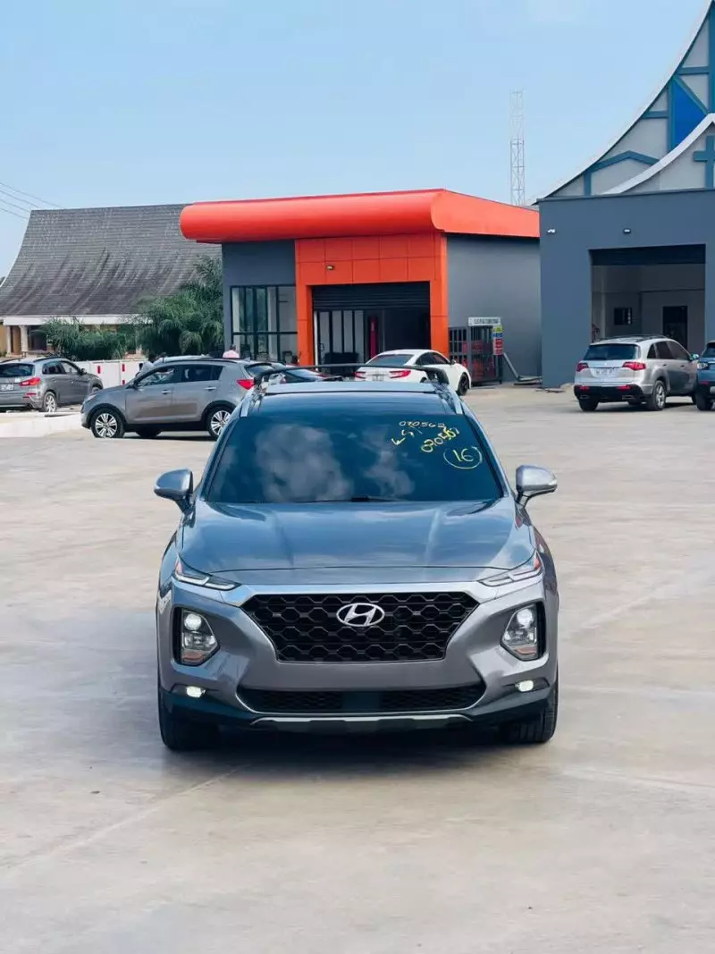 Hyundai Santa Fe   - 2019