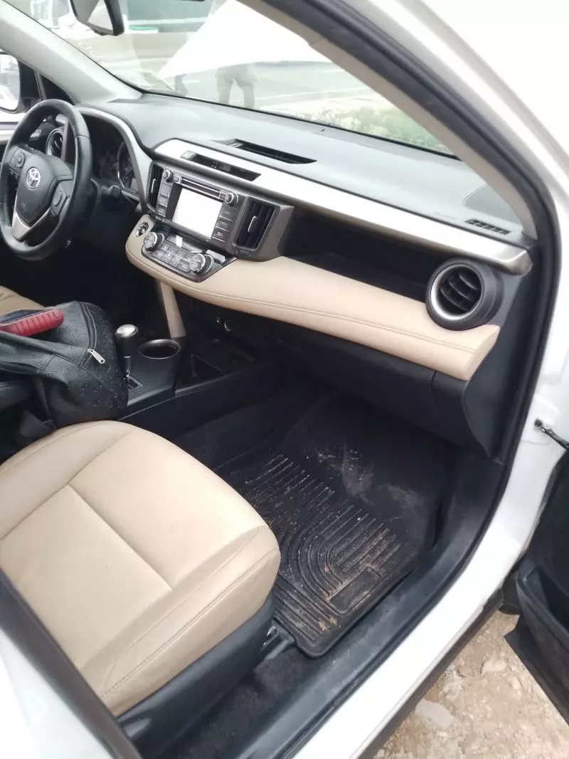 Toyota RAV 4   - 2015