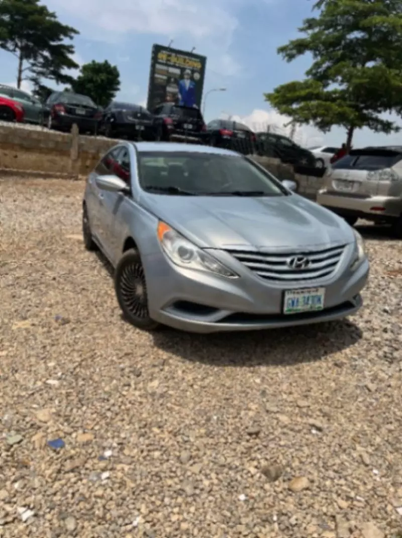 Hyundai Sonata   - 2012