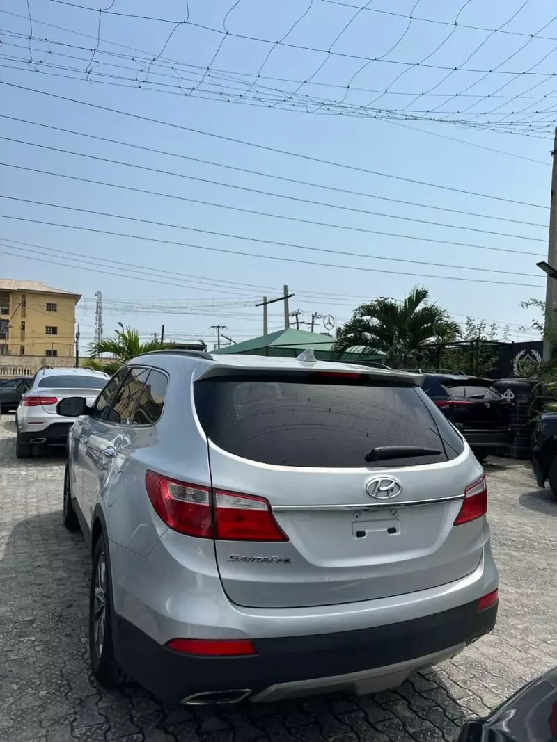 Hyundai Santa Fe   - 2016