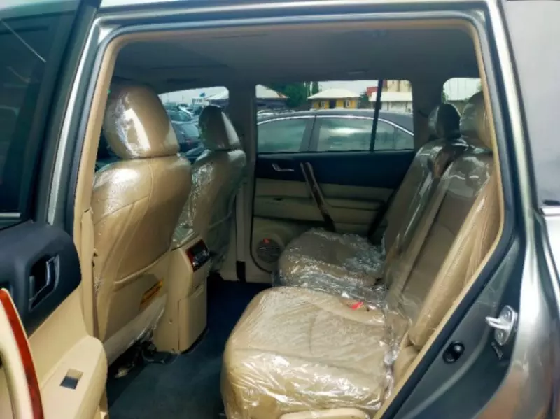 Toyota Highlander   - 2011