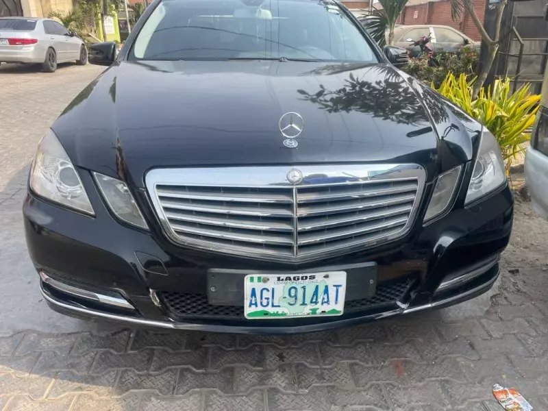 Mercedes-Benz E200   - 2012