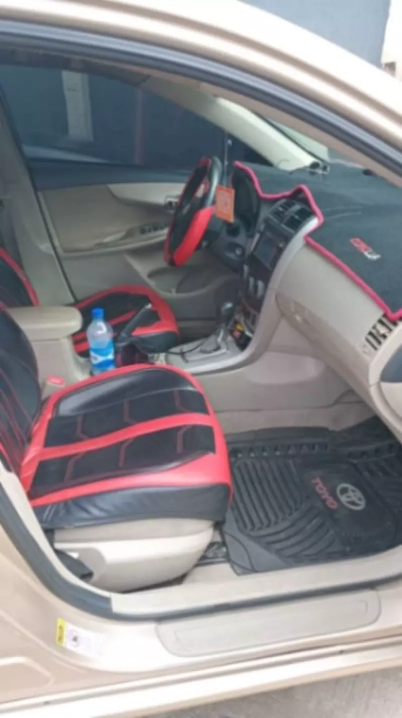 Toyota corolla   - 2013