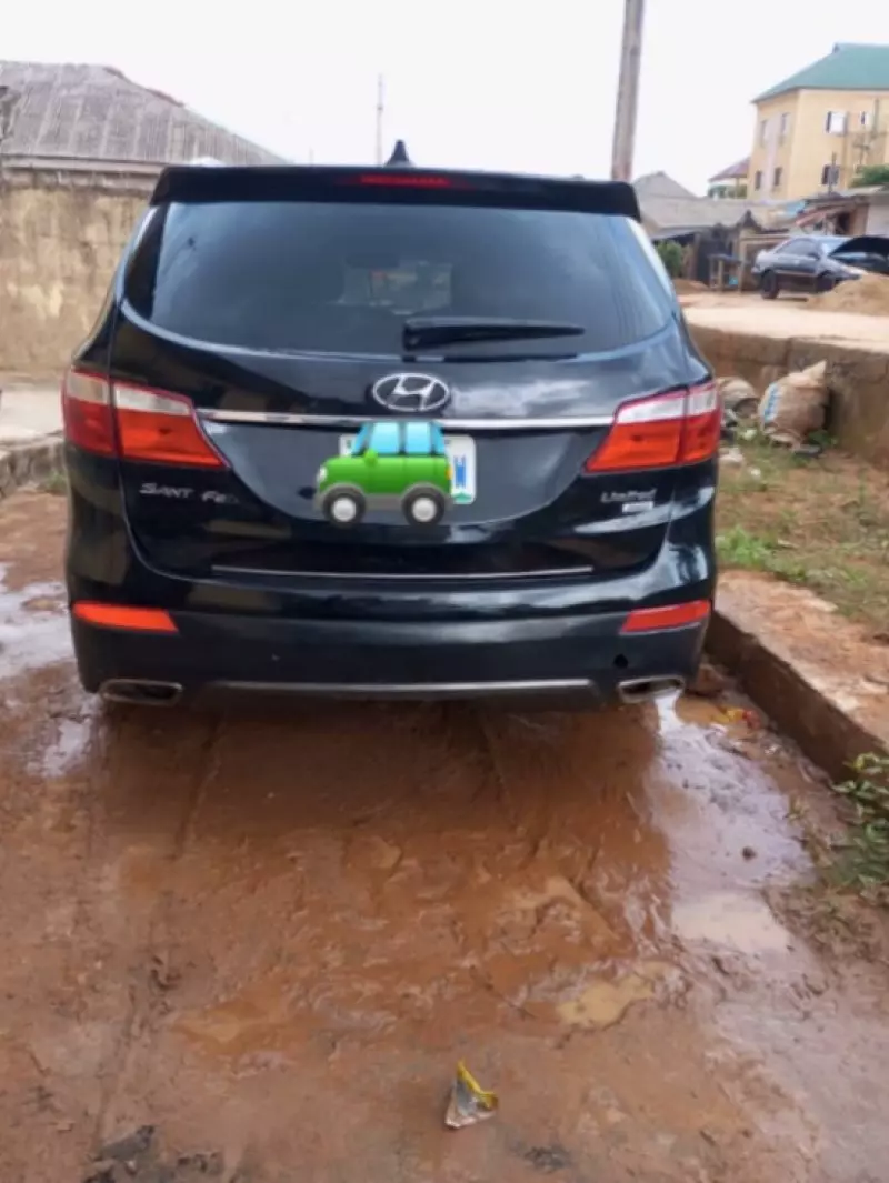 Hyundai Santa Fe   - 2013