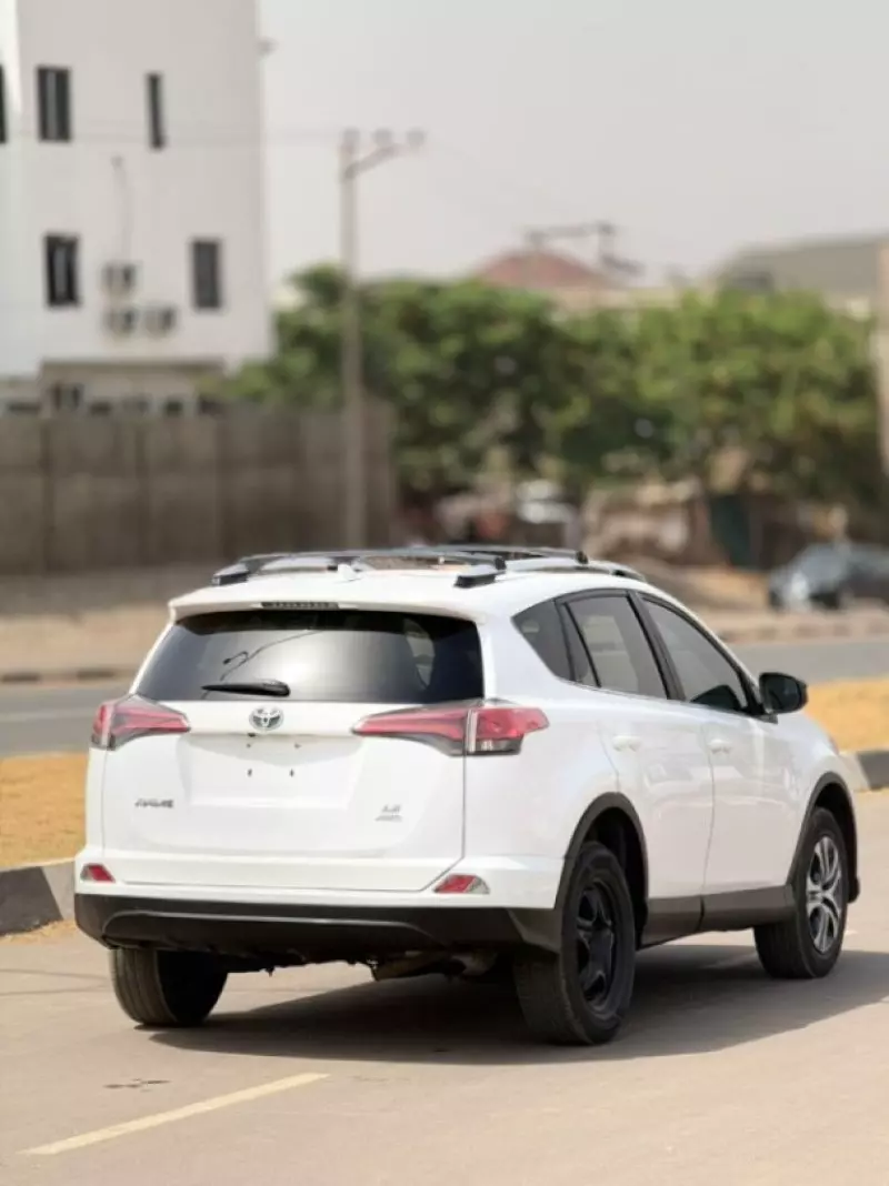 Toyota RAV4   - 2016
