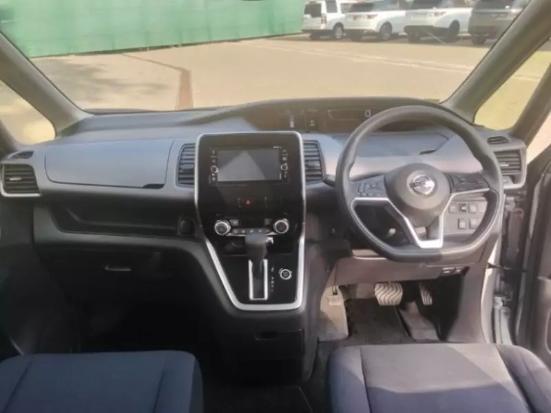 Nissan Serena   - 2018