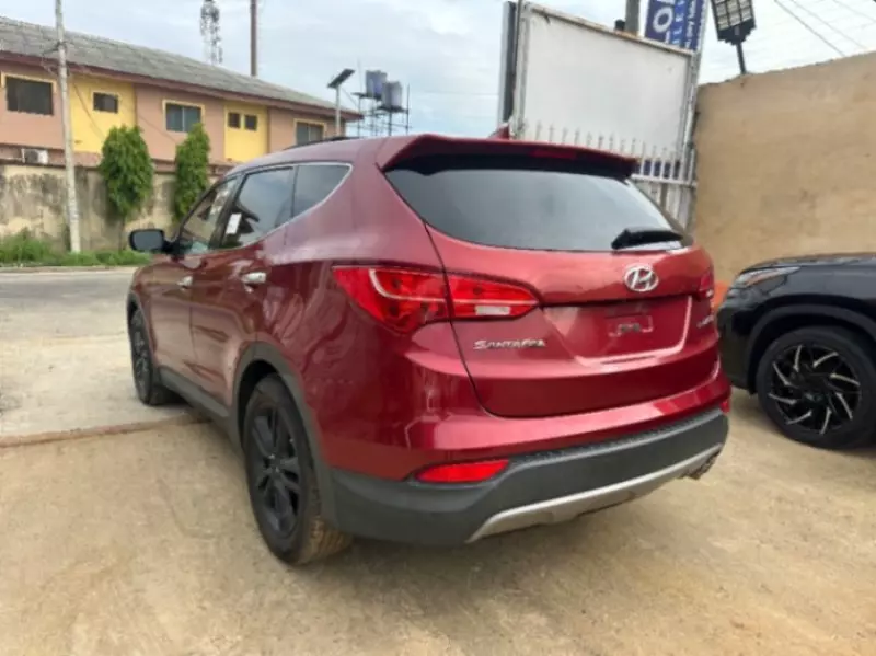Hyundai Santa Fe   - 2013