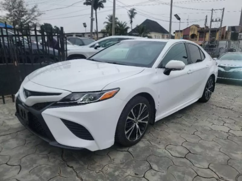 Toyota Camry   - 2018