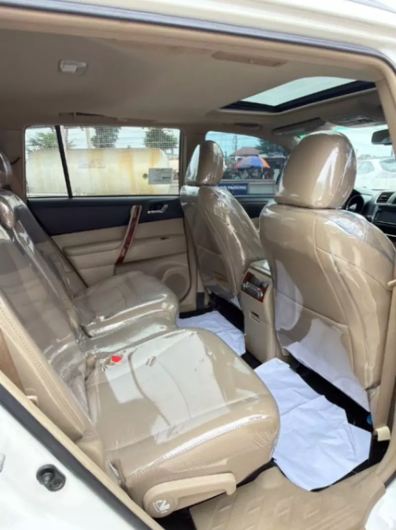 Toyota Highlander   - 2012