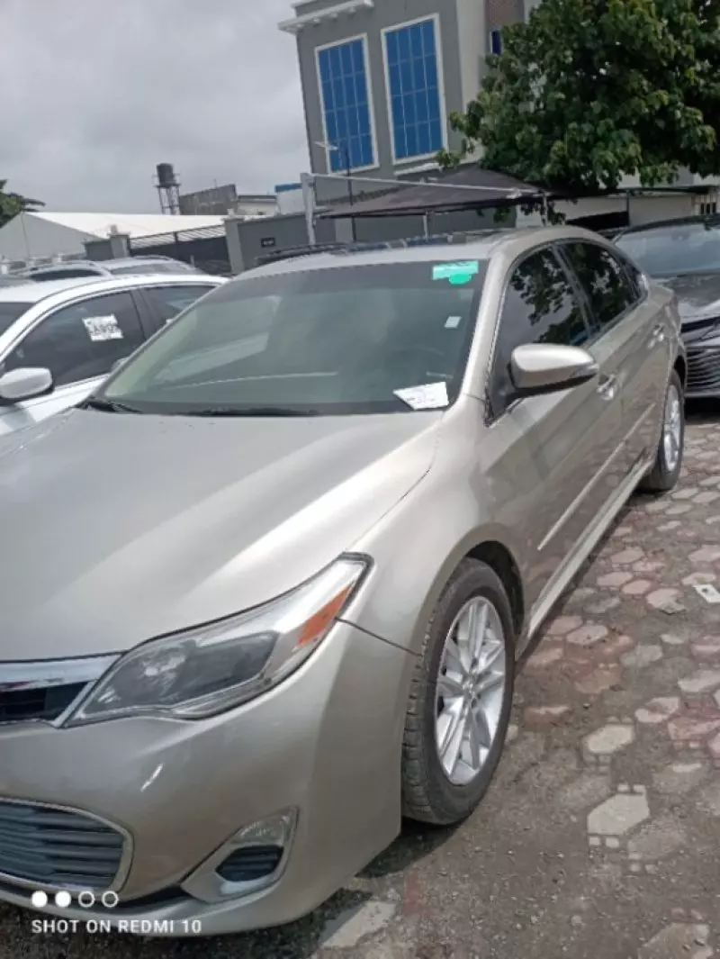 Toyota Avalon   - 2015