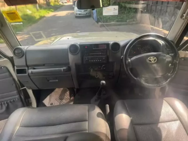 Toyota Land Cruiser 79 Single Cabin