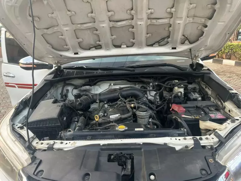 Toyota Hilux   - 2017