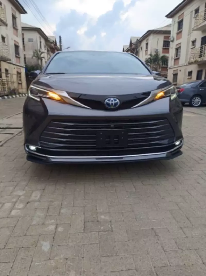 Toyota Sienna   - 2025