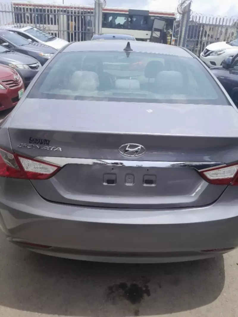 Hyundai Sonata - 2012