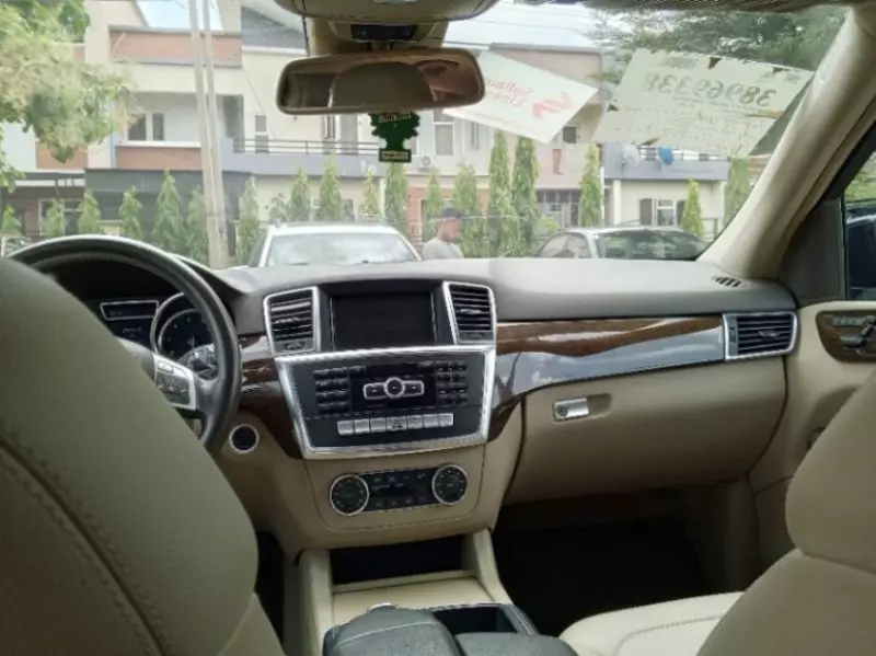 Mercedes-Benz ML 350   - 2012