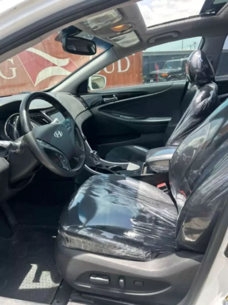 Hyundai Sonata   - 2012