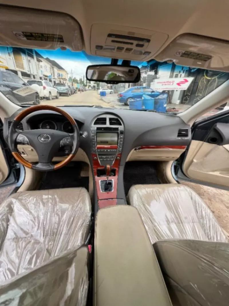 Lexus ES 350   - 2010
