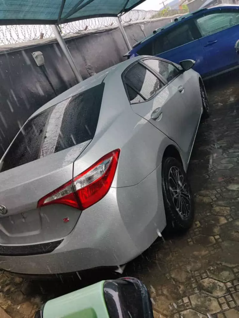 Toyota Corolla   - 2015