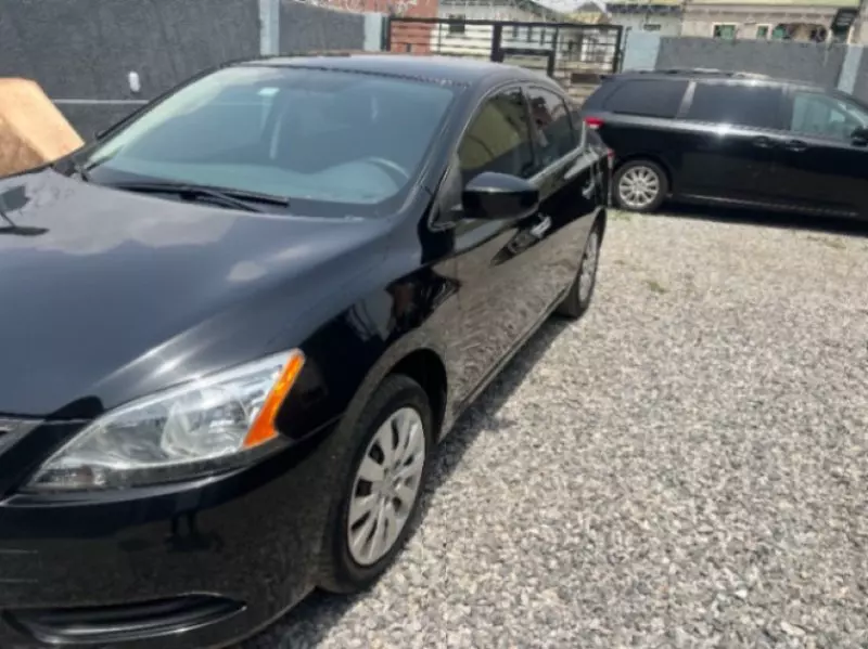 Nissan Sentra   - 2015