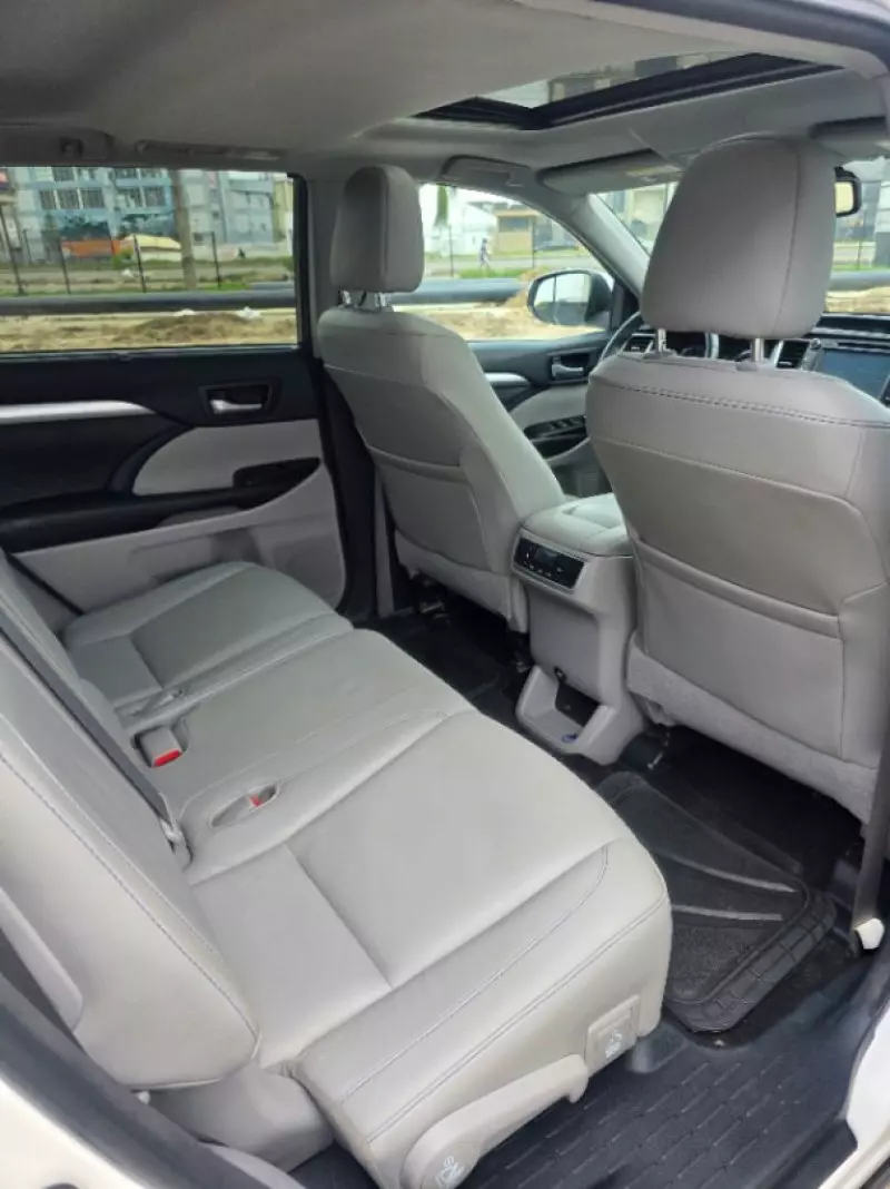 Toyota Highlander   - 2016
