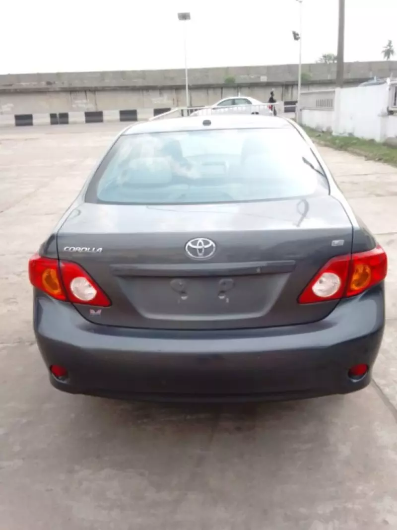 Toyota Corolla   - 2010