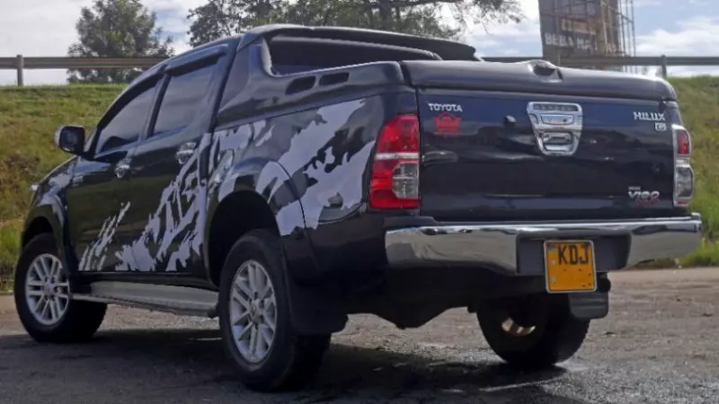 Toyota Hilux   - 2015
