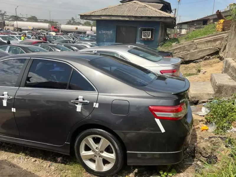 Toyota Camry   - 2010