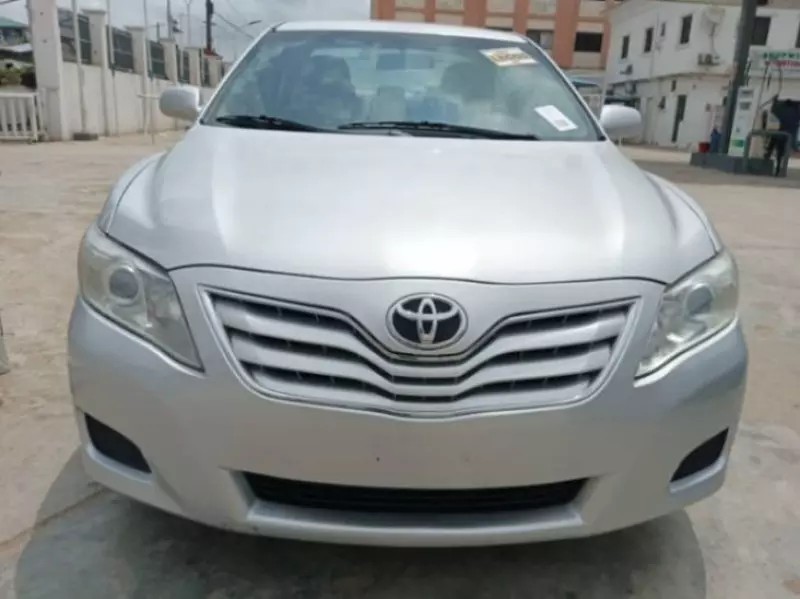 Toyota Camry   - 2011
