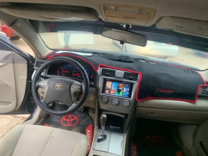 Toyota Camry   - 2010