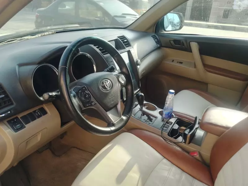 Toyota Highlander   - 2010