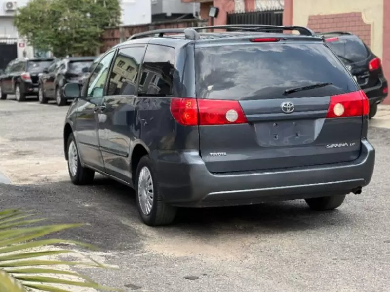 Toyota Sienna - 2006