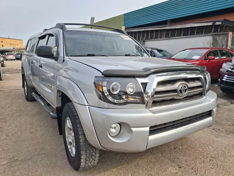 Toyota Tacoma   - 2010