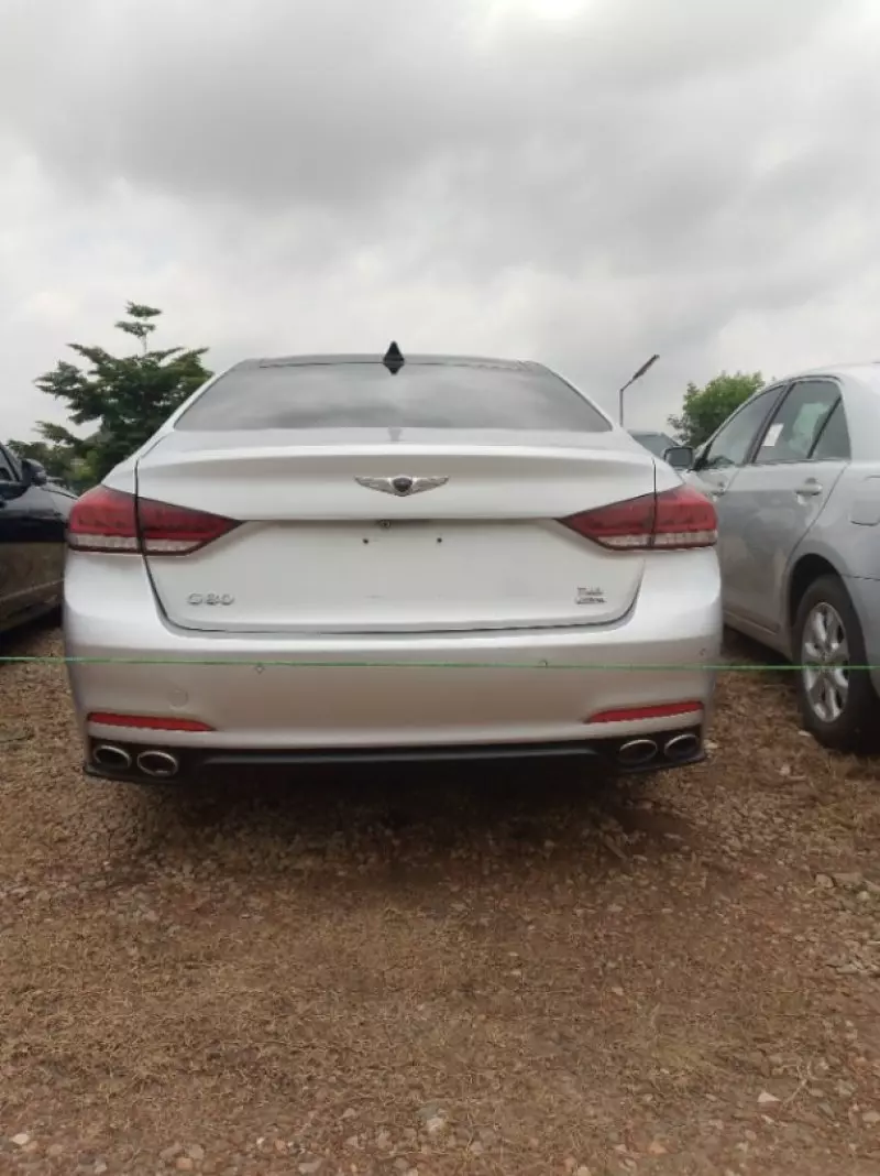 Hyundai Genesis   - 2018
