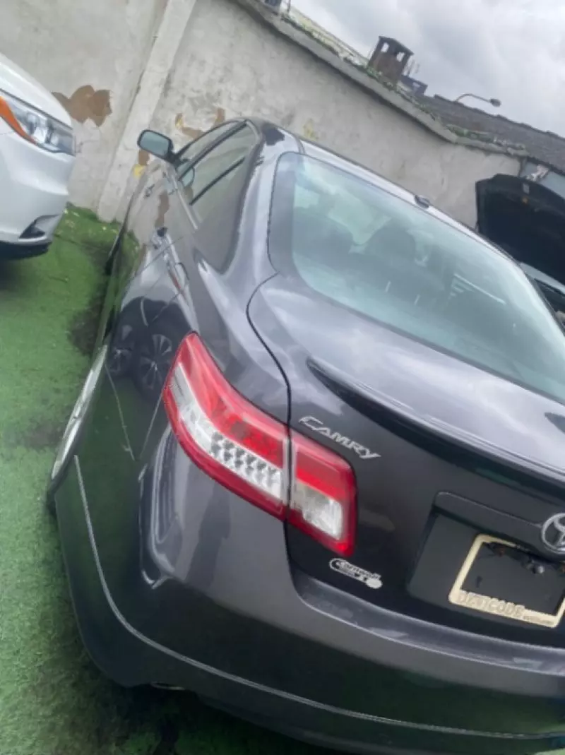 Toyota Camry   - 2009