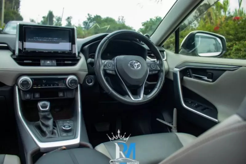 Toyota RAV 4   - 2019