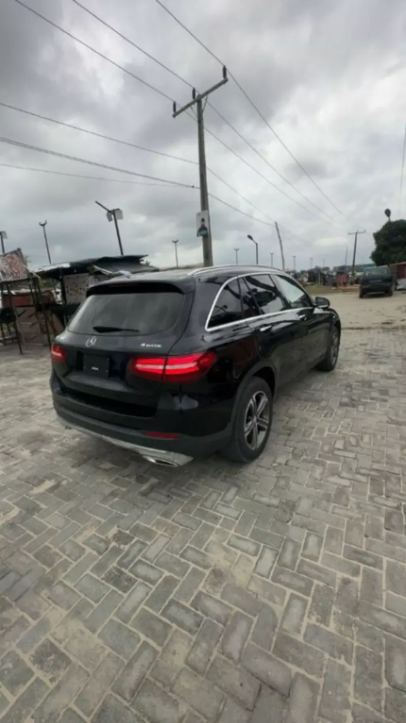 Mercedes-Benz GLC 300   - 2016