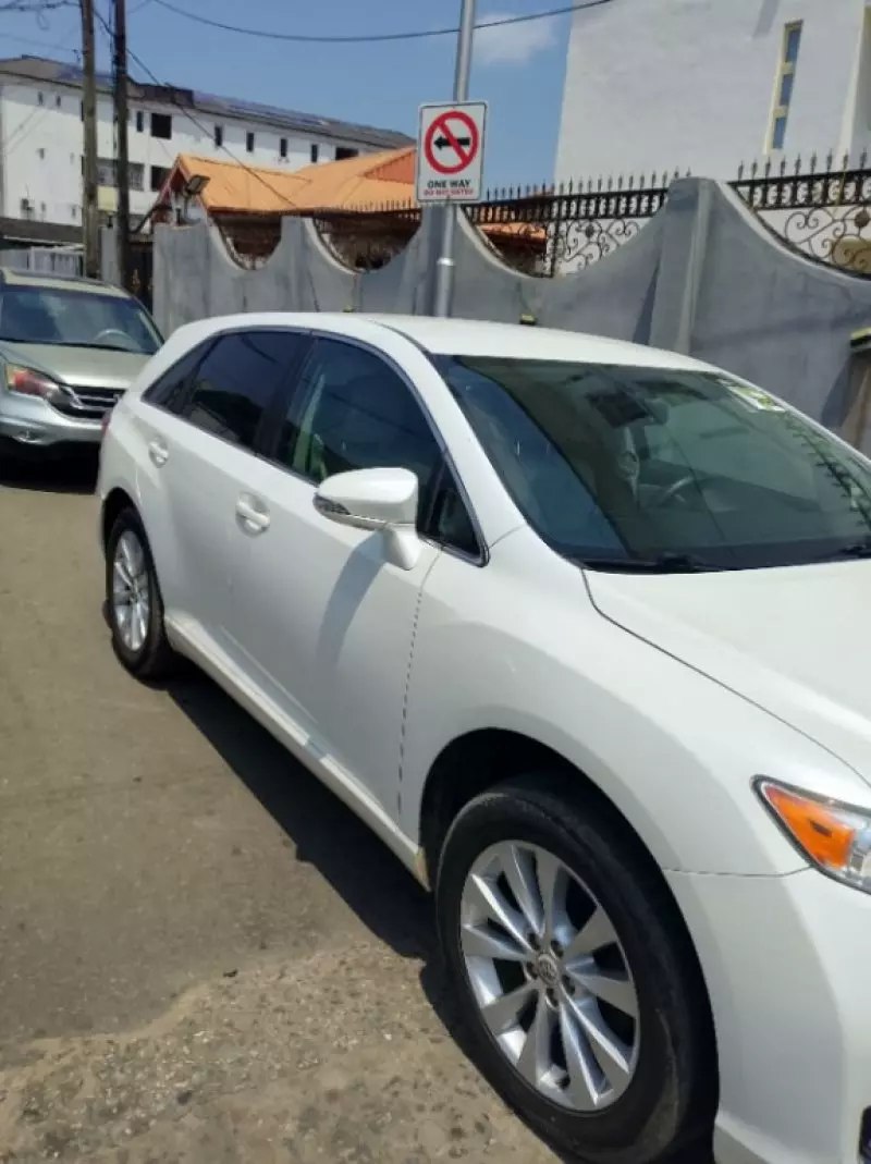 Toyota Venza   - 2013