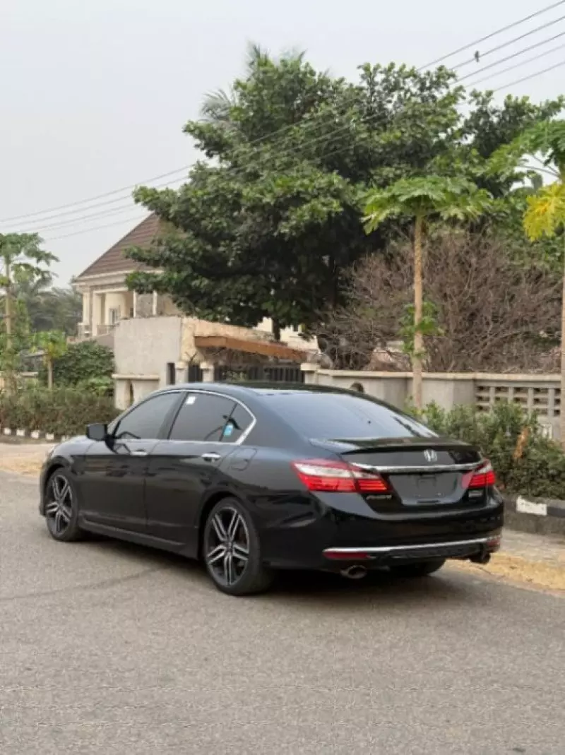 Honda Accord   - 2017