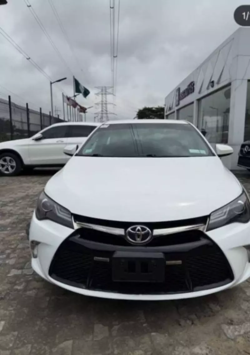Toyota Camry   - 2015